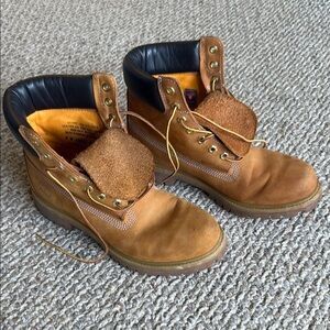 Timberland Tan and Black Boots with Nubuck Leather and Rubber Sole